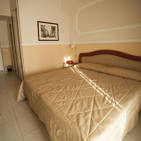 Hotel Gran Duca Ливорно Екстериор снимка