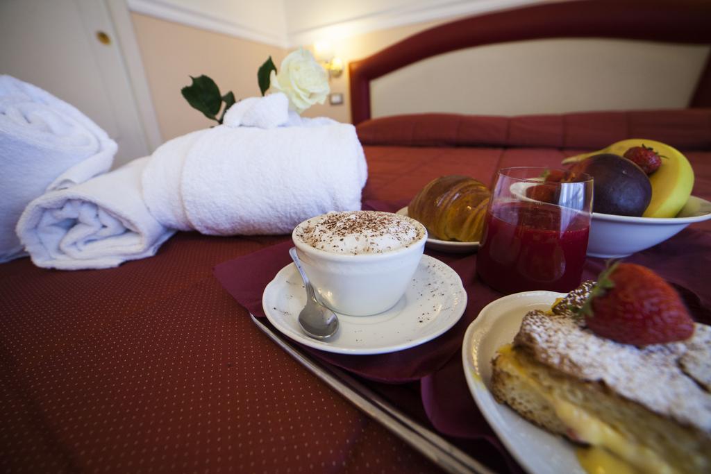 Hotel Gran Duca Ливорно Екстериор снимка