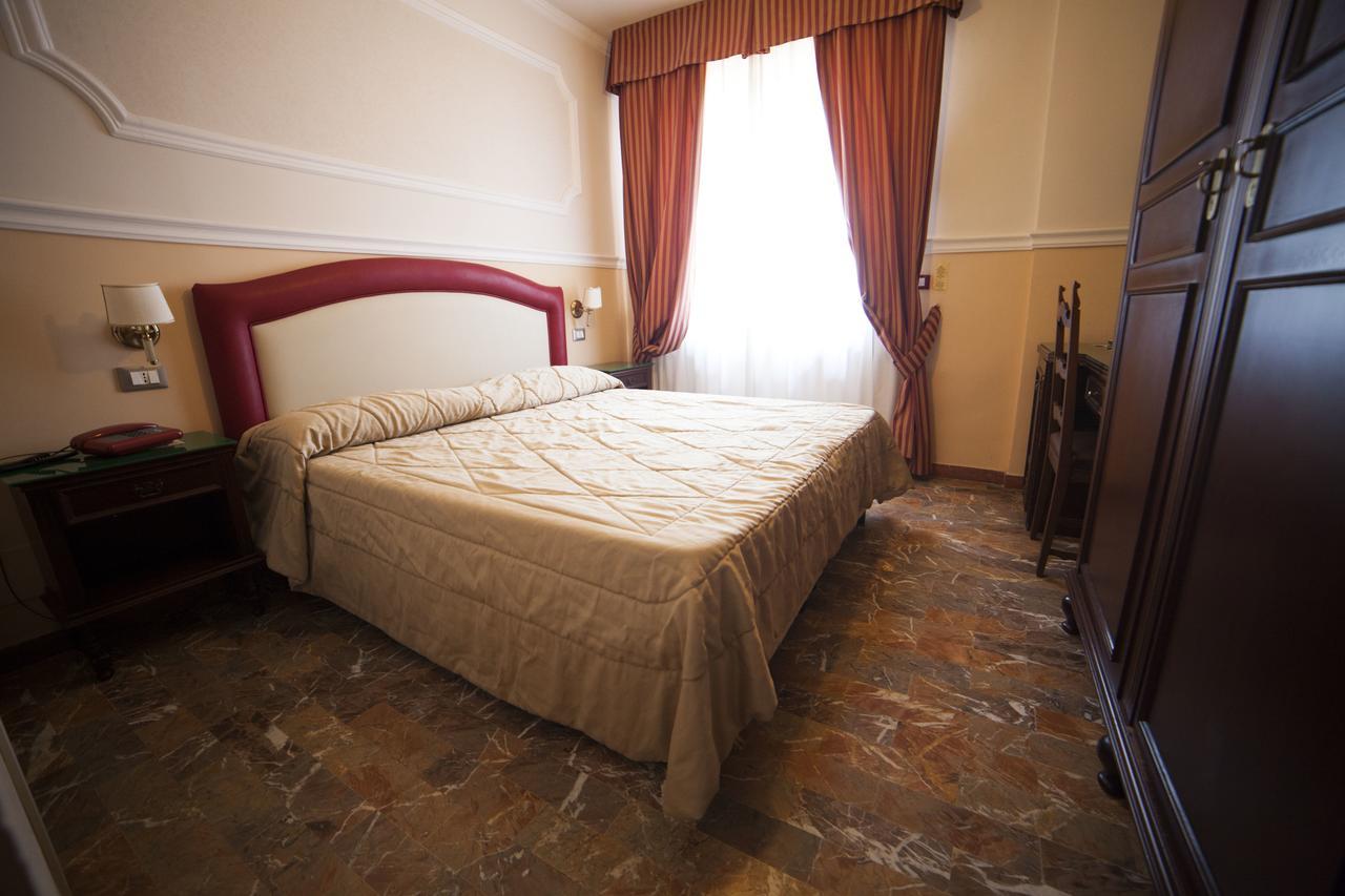 Hotel Gran Duca Ливорно Екстериор снимка